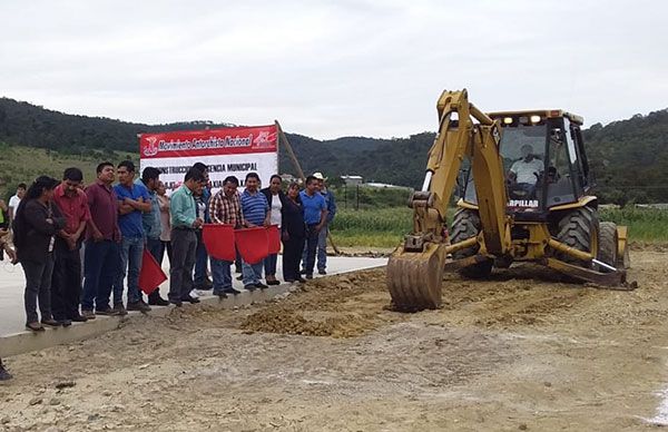 Desde la figura presidencial actual se frena la obra pública: líder antorchista