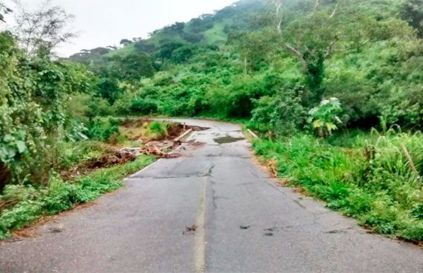 Fenómenos meteorológicos destrozan infraestructura carretera en Villa Purificación