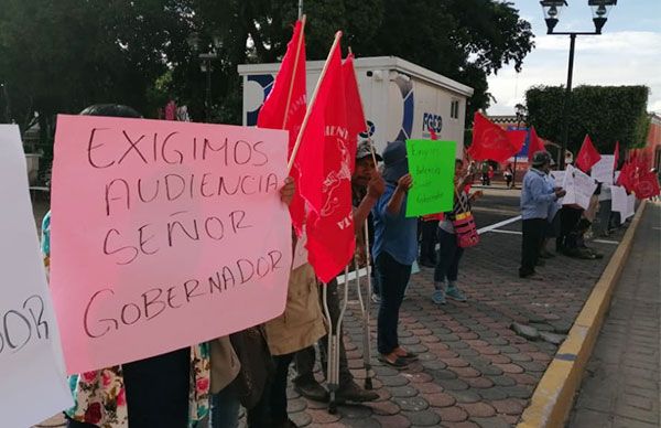 Con cadenas humanas piden atención y solución a demandas