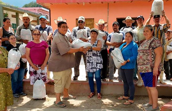 En Villa Purificación, otorgan despensas a familias humildes de Pabelo