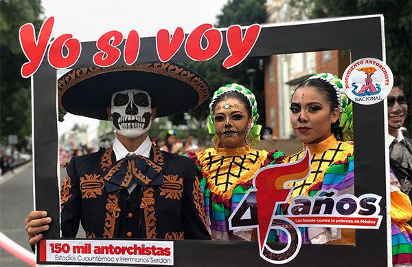 Crónica: Calaveritas y aniversario antorchista