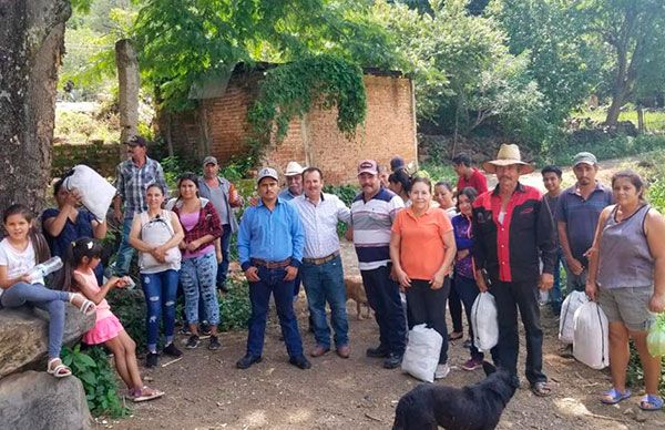 En Tequila, antorchistas entregan apoyos alimentarios a familias de El Naranjo