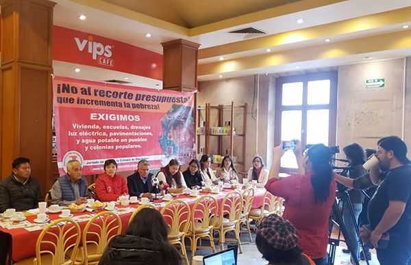 Protestan antorchistas ante la Cámara de Diputados del Congreso de la Unión, por un gobierno para el pueblo pobre