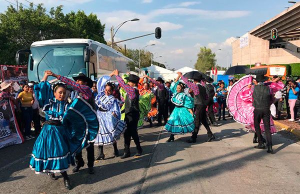 Con bailes, Durango engalana plantón