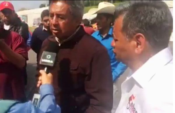 Montan barricada para el resguardo de manifestantes