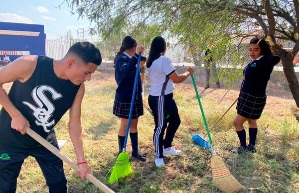 Comienzan alumnos proyecto de reforestación