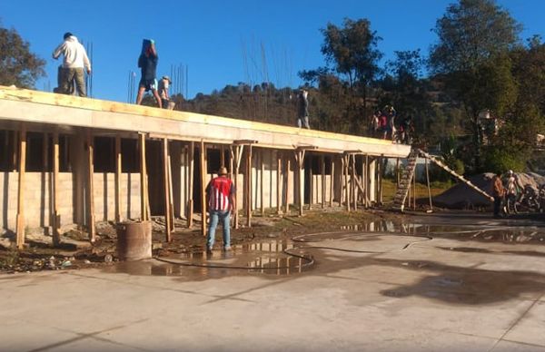 A paso firme avanza construcción de tres aulas en la EPO 356 de Tepoxtepec