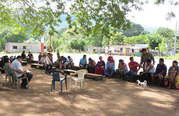 Se reúne líder antorchista con habitantes de la comunidad Cerro del Tigre