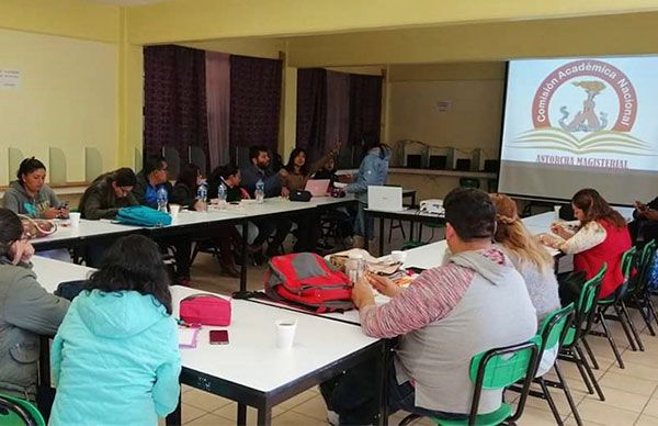 Docentes del regional occidente asisten a capacitación nacional de Antorcha Magisterial