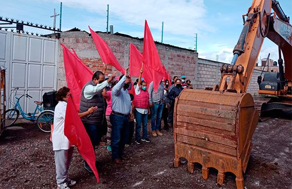 Colonos de Maravatío dan banderazo a instalación de drenaje