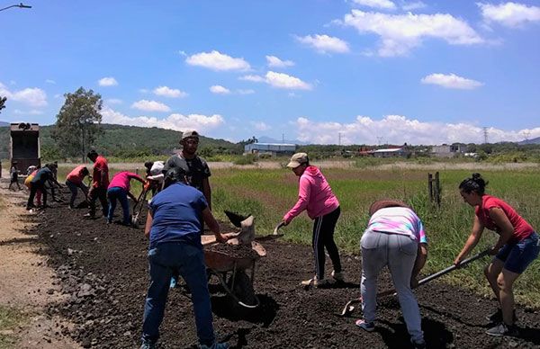 Ante recortes federales, habitantes de Morelia trabajan en el arreglo de sus calles