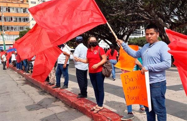 Expresan con cadena humana en Chiapas repudio contra Barbosa