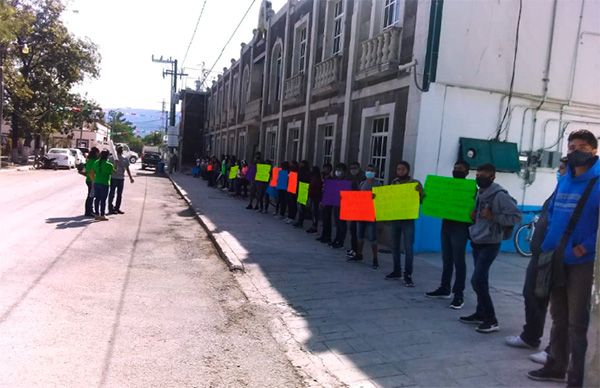 Exigen estudiantes a gobierno concluir albergue estudiantil