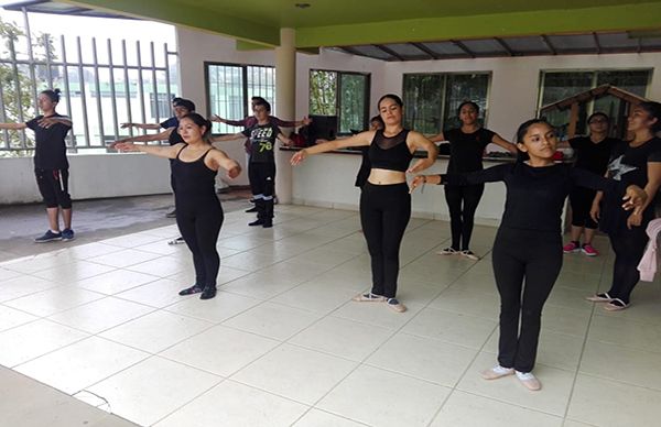 Se preparan jóvenes veracruzanos para Encuentro Nacional de Folclor Internacional