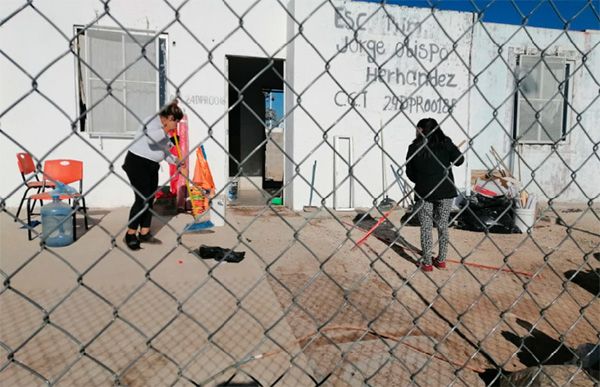 Maestros y padres de familia apoyan enseñanza de estudiantes en SLP