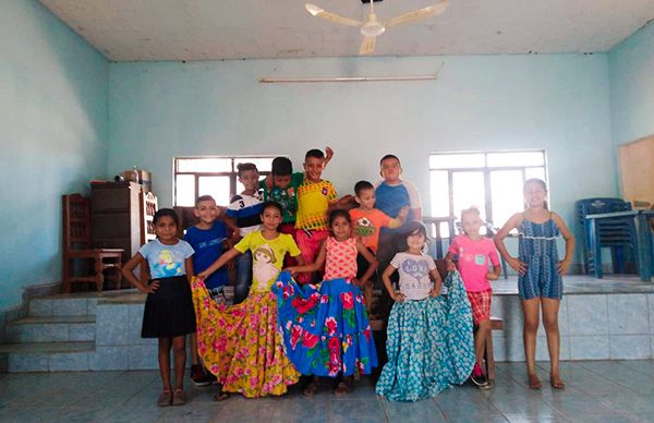 Preparan estudiantes de taller antorchista primera muestra de arte 