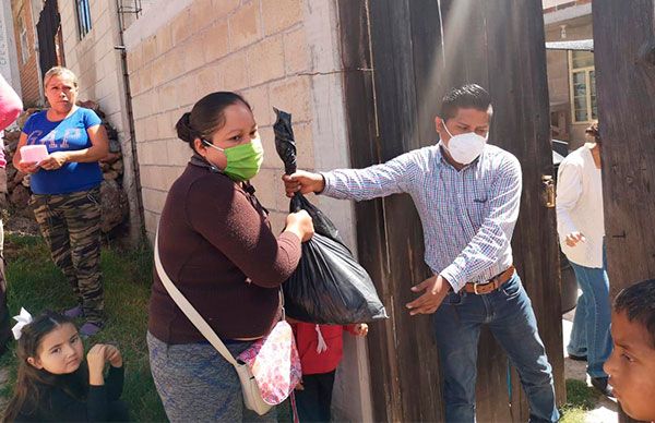 Antorchistas de la colonia Cedros reciben apoyo alimentario