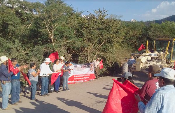 Celebran antorchistas arranque de obra carretera en San Gabriel