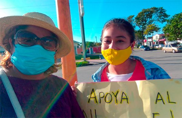 Botean maestros para apoyar a estudiantes humildes