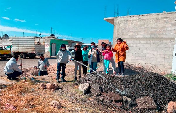 Instalan hidrante para colonia antorchista de Querétaro 