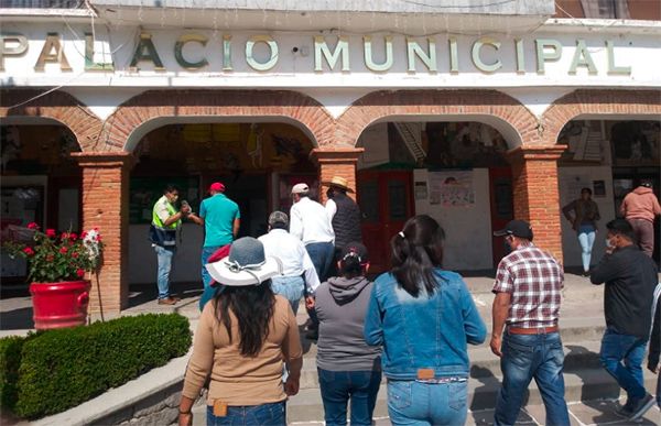 Habitantes  de Hueyotlipan solicitan pavimento