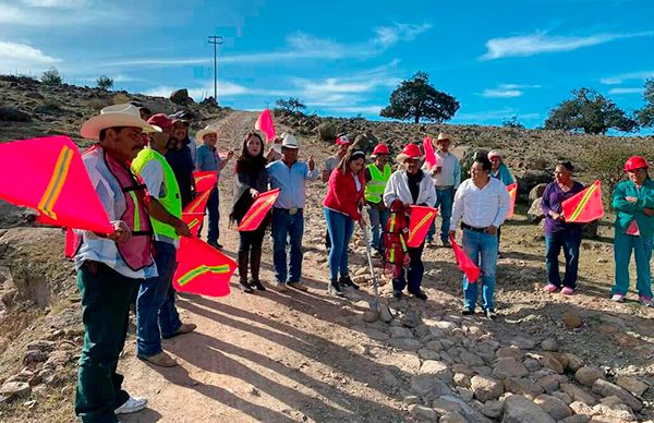 Pavimentan importantes en vialidades en El Durazo