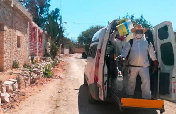 Desinfectan calles y espacios públicos en Tepoxtitlán