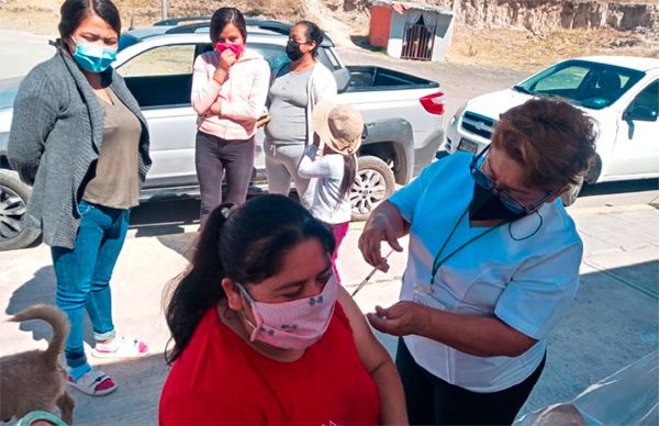 Lleva Antorcha jornadas de vacunación a colonias populares