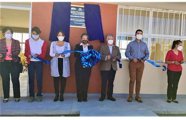 Secundaria Elsa Córdova Morán, inaugura dos aulas gracias a la lucha organizada