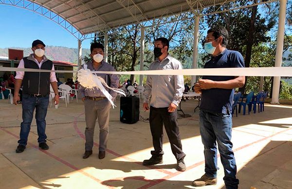 Antorcha materializa obra educativa en la Sierra Sur