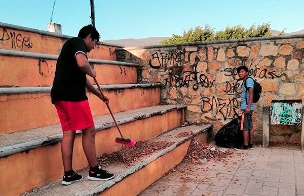 Tras nulo apoyo municipal, embellecen espacios de esparcimiento