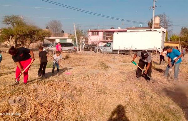 Embellecen antorchistas espacios públicos de Irapuato