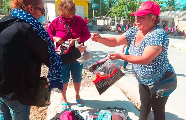 Padres de familia y maestros realizan actividades económicas para escuelas comunitarias