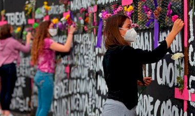 REPORTAJE | Convirtieron el muro metálico de AMLO del Palacio Nacional en florido memorial del 8M