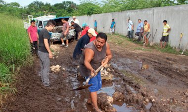 Colonos de Bacalar demandan al ayuntamiento les pavimenten sus calles