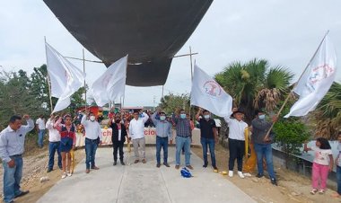 Antorcha inaugura pavimentación en Tantoyuca