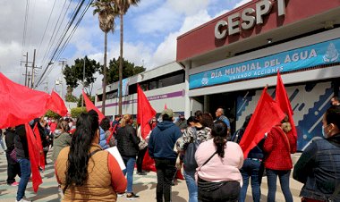 Familia Tijuanenses se manifiestan en las instalaciones de la CESPT