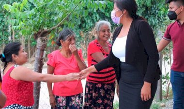 Activistas antorchistas se reúnen con habitantes de Guichicovi