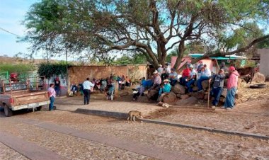 Líder antorchista visita a habitantes de Valle de Santiago