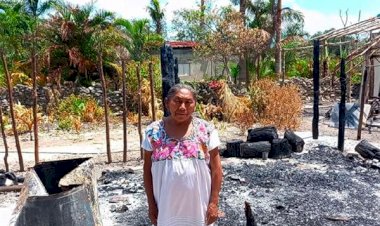 Antorcha apoya a familia tras perder su casa por incendio