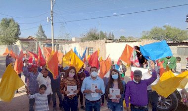 Fermín de la Cruz, candidato a la Alcaldía de Villa de Ramos, visitó la comunidad de San Francisco