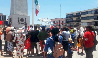 Nayaritas se manifiestan en Palacio de Gobierno