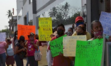 Antorchistas veracruzanos se manifiestan por desabasto de agua