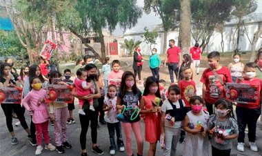 Antorcha festeja a niños de Tláhuac