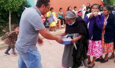 Antorcha celebra a mamás mazatecas en su día.