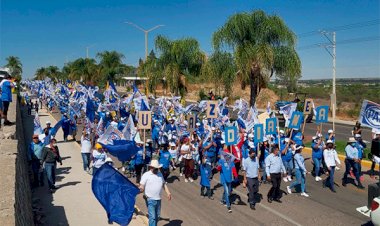 Realizan caminata candidatas antorchitas 