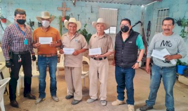 Antorcha entrega apoyos por pérdidas catastróficas