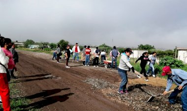 Promueve Antorcha limpieza de vía pública