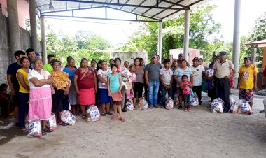 Entrega Antorcha apoyos alimentarios en Tancanhuitz