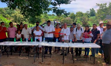 Iluminan antorchistas colonia El Pantano, en Ometepec